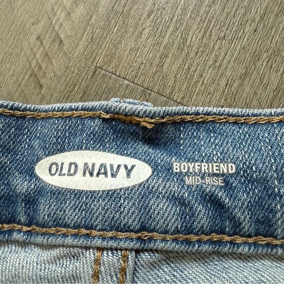 Distressed Boyfriend Shorts 12 Stretch Distressed Festival Vacation Light Wash - Picture 4 of 11